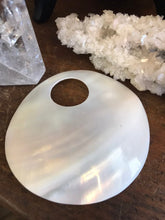 Load image into Gallery viewer, Mother of Pearl Sea Shell Pendant Bead